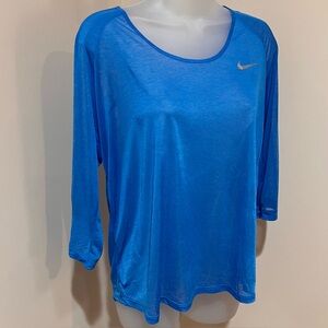 NWOT NIKE SHEER LIGHTWEIGHT SCOOP NECK ATHLETIC TOP SIZE LARGE IN BLUE